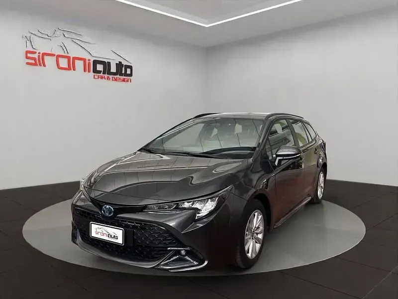 Usata Toyota Corolla Active 140 CV (102 kW) 2025 Grigio scuro Station wagon