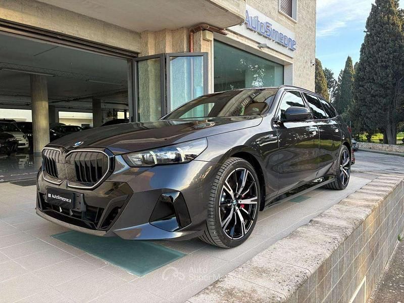 Usata BMW 520 M Sport 197 CV (144 kW) 2025 Grigio scuro Station wagon