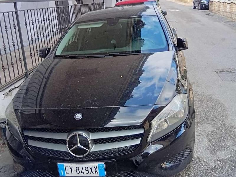 Nero Usata 2015 Mercedes A180 Tre volumi | 8500 € (Super prezzo) - Immagine 1/3