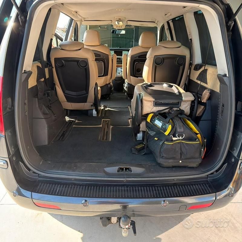 Usata Lancia Phedra 128 CV (94 kW) 2004 Grigio Monovolume