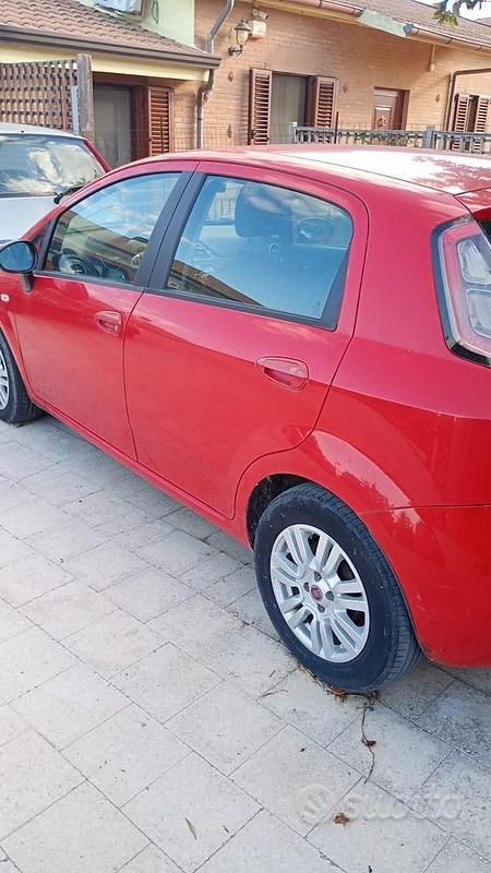 Usata Fiat Grande Punto 75 CV (55 kW) 2013 Rosso Utilitaria