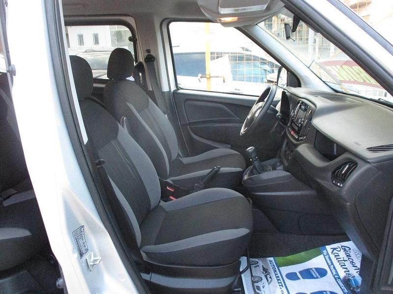 Usata Fiat Doblò Lounge 119 CV (87 kW) 2021 Grigio Monovolume