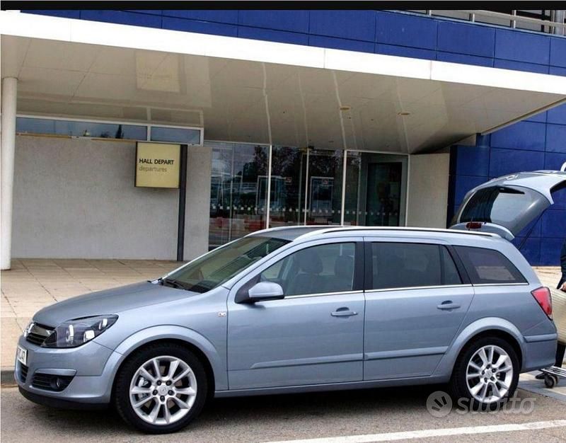 Usata Opel Astra 130 CV (95 kW) 2005 Grigio Station wagon