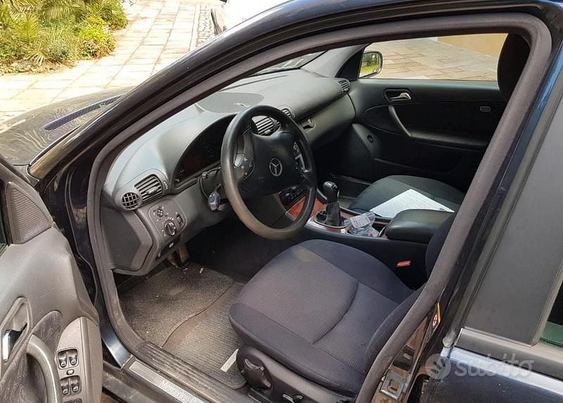 Gebraucht Mercedes C220 150 PS (110 kW) 2004 Blau Limousine