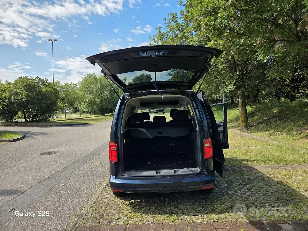 Usata VW Caddy 84 CV (61 kW) 2017 Grigio Monovolume
