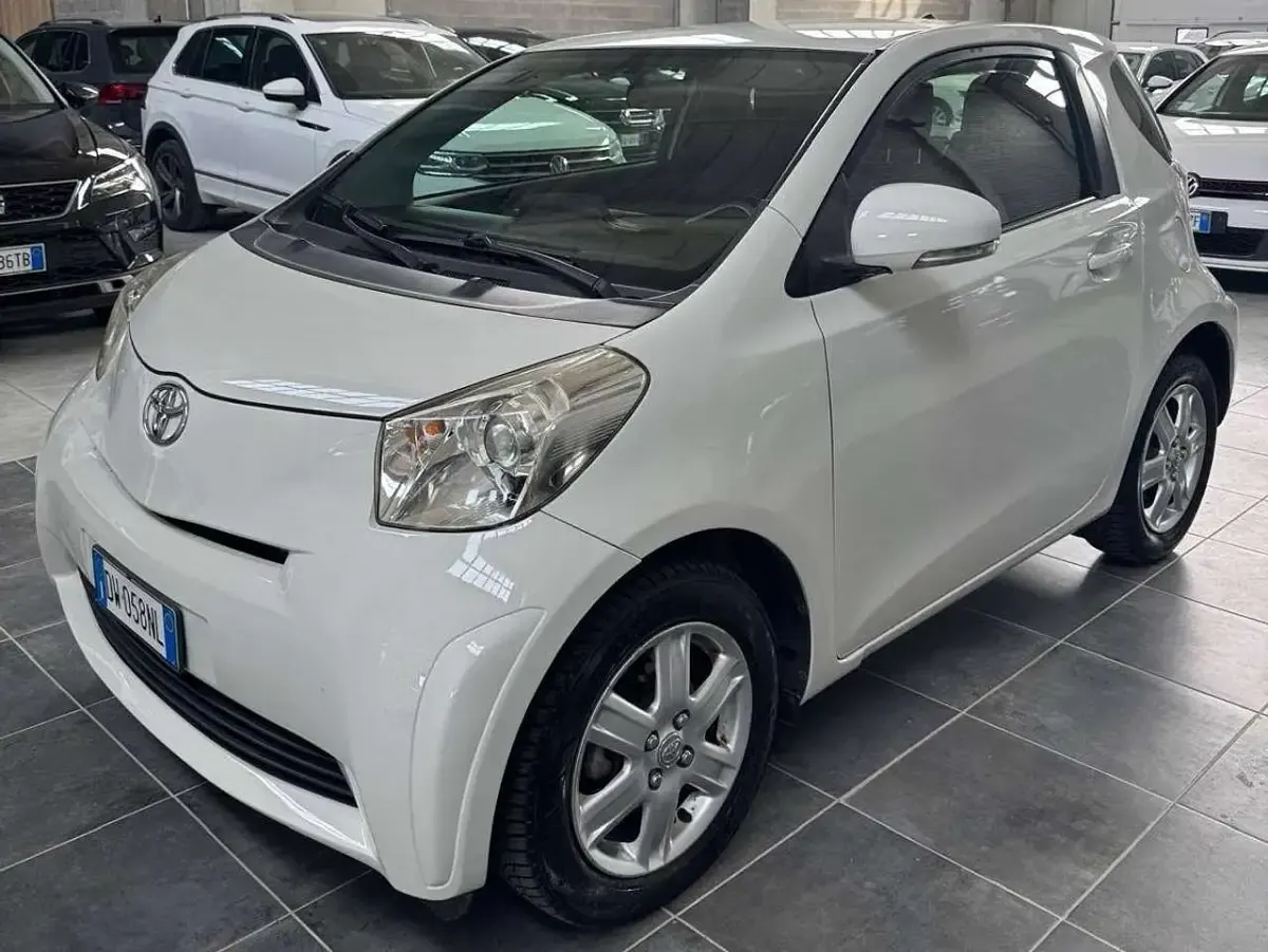 Usata Toyota iQ 68 CV (50 kW) 2009 Bianco Utilitaria