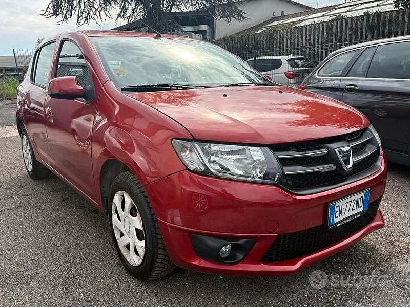 Usata Dacia Sandero Lauréate 75 CV (55 kW) 2014 Rosso Berlina
