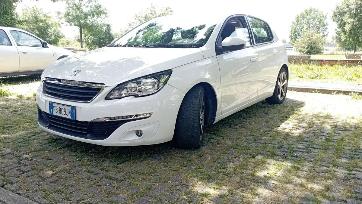Usata Peugeot 308 99 CV (72 kW) 2016 Berlina
