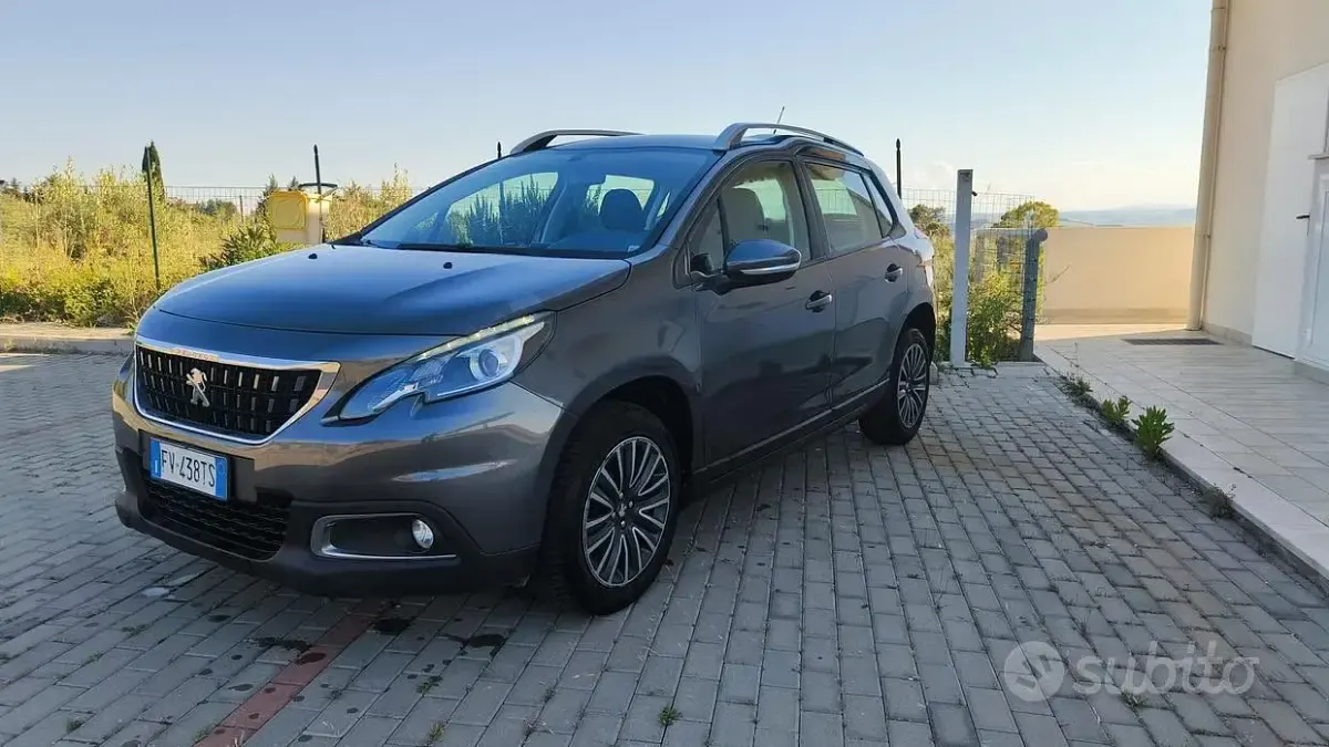 Usata Peugeot 2008 Active 102 CV (75 kW) 2019 Grigio SUV