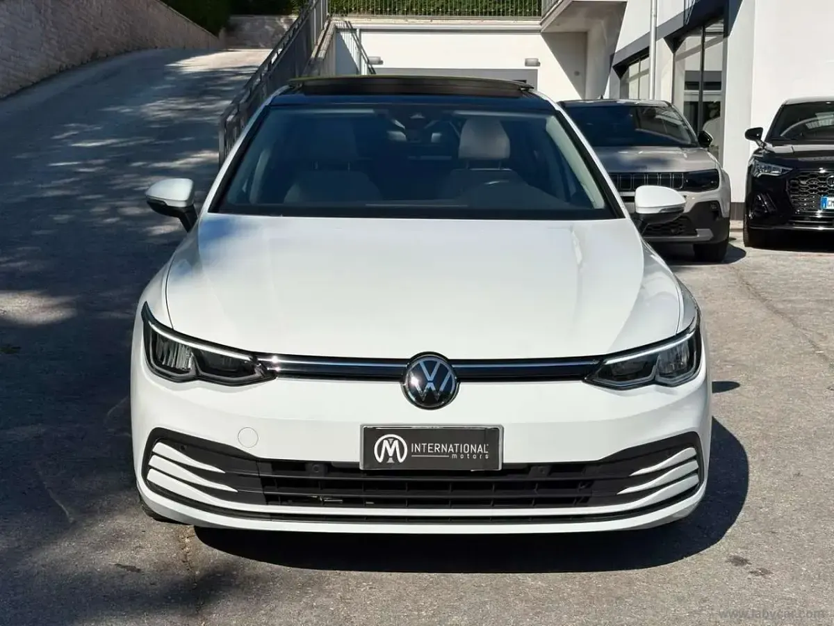 Usata VW Golf VIII Life 131 CV (96 kW) 2021 Bianco Berlina