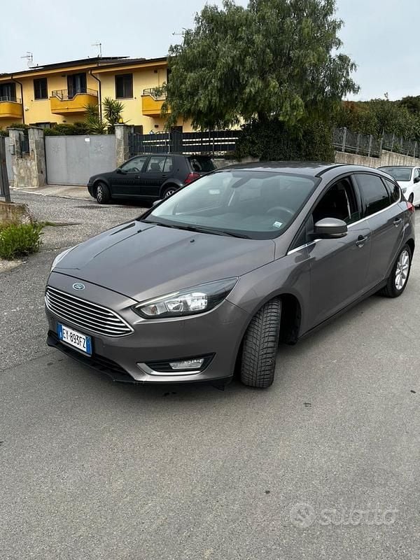 Usata Ford Focus Titanium 125 CV (91 kW) 2015 Grigio Berlina