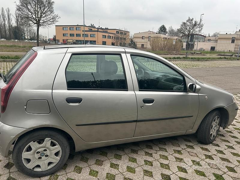 Usata Fiat Punto 60 CV (44 kW) 2005 Grigio Utilitaria