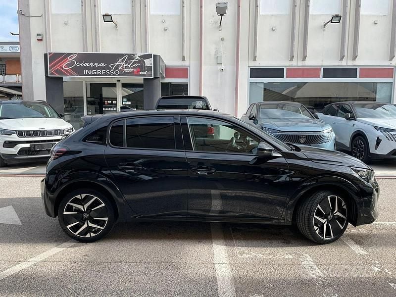 Usata Peugeot 208 GT 101 CV (74 kW) 2024 Nero Utilitaria