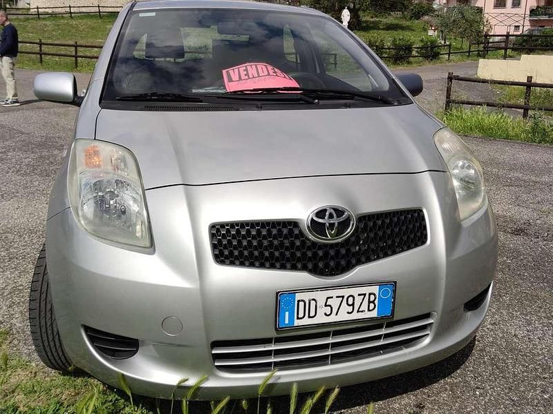 Usata Toyota Yaris Sol 90 CV (66 kW) 2007 Utilitaria