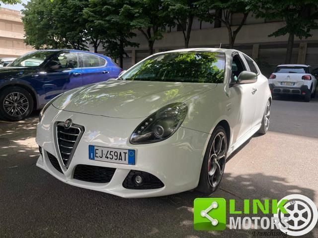 Bianco metallizzato Usata 2011 Alfa Romeo Giulietta Quadrifoglio Due volumi | 11.490 € (Buon prezzo) - Immagine 1/4
