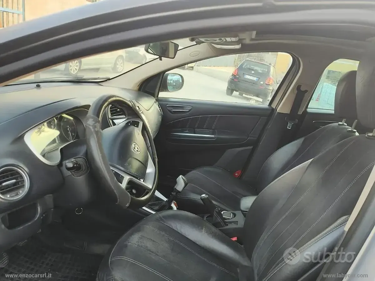 Usata Lancia Delta 120 CV (88 kW) 2009 Beige Utilitaria