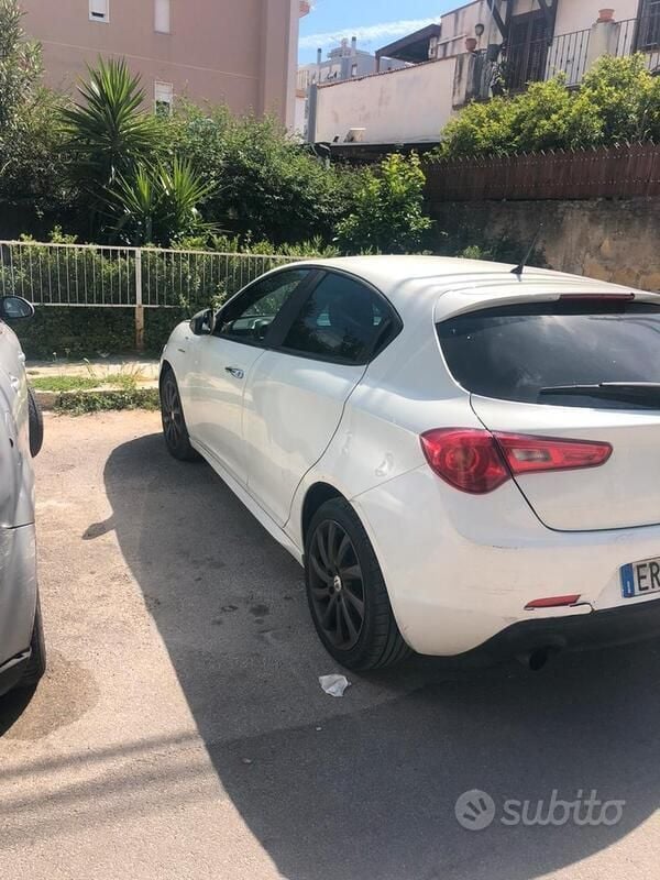 Usata 2013 Alfa Romeo Giulietta Veloce Due volumi | 4300 € (Super prezzo) - Immagine 1/4