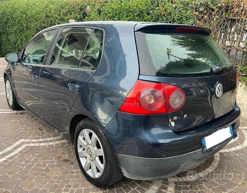 Usata VW Golf IV Sportline 140 CV (102 kW) 2004 Blu Utilitaria