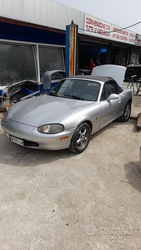 Usata Mazda MX5 110 CV (80 kW) 1998 Grigio Cabrio