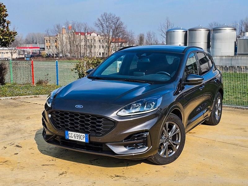 Usata Ford Kuga ST-Line 149 CV (109 kW) 2021 Grigio SUV