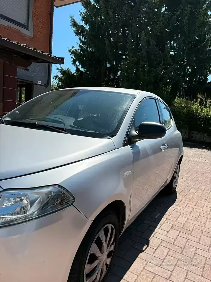 Usata Lancia Ypsilon 69 CV (50 kW) 2013 Grigio Utilitaria