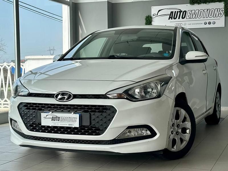 Usata Hyundai i20 73 CV (53 kW) 2016 Bianco Berlina