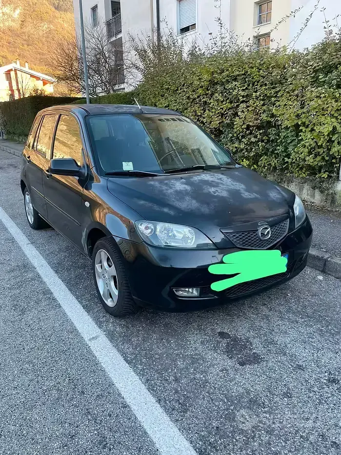 Usata Mazda 2 75 CV (55 kW) 2005 Nero Utilitaria