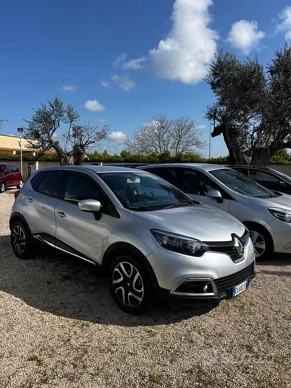 Usata Renault Captur 90 CV (66 kW) 2014 Grigio SUV