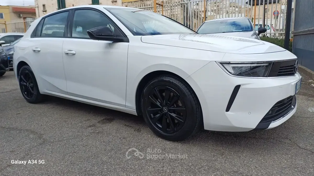 Gebraucht Opel Astra Edition 131 PS (96 kW) 2023 Weiß Kleinwagen