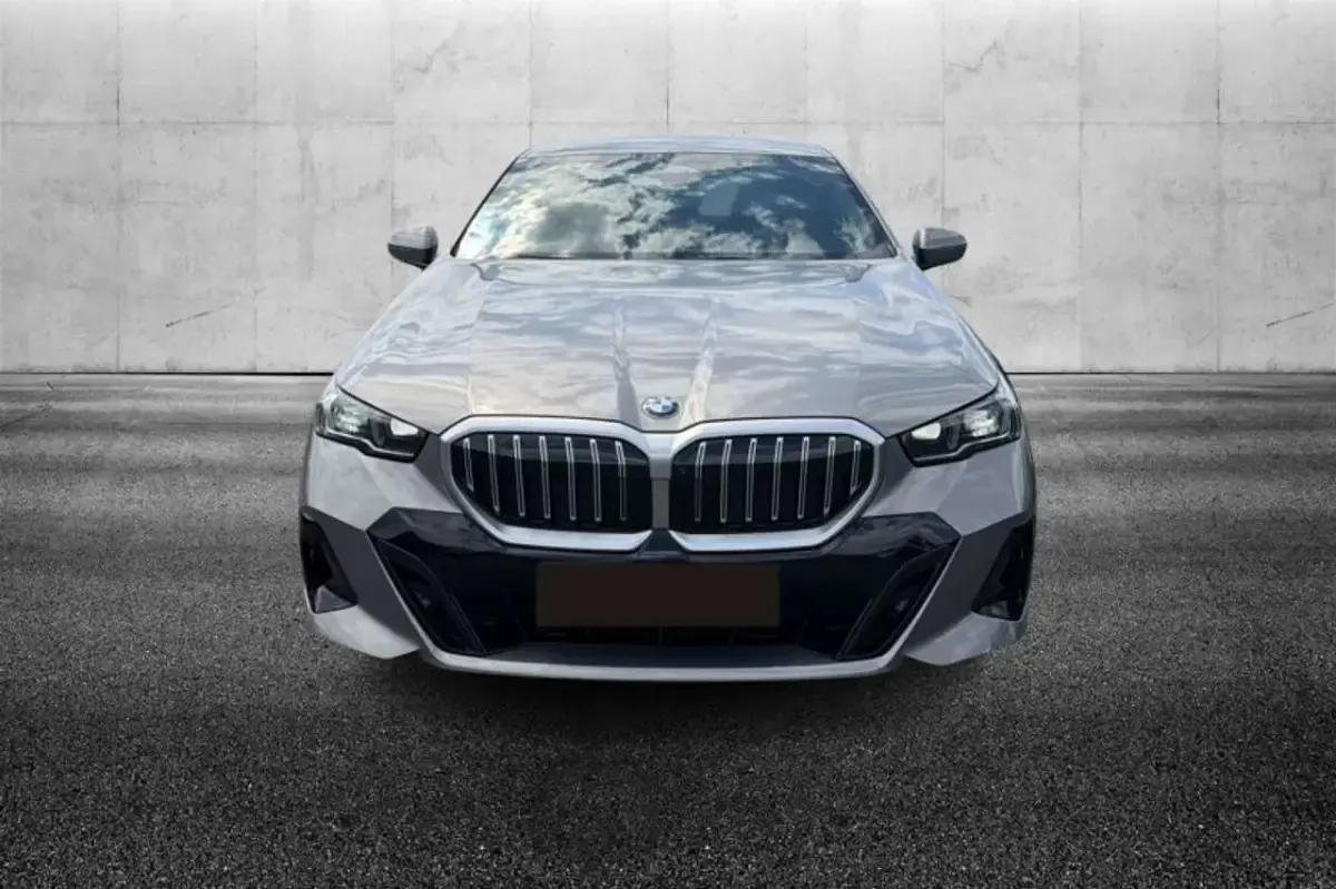 Usata BMW 520 M Sport 197 CV (144 kW) 2025 Grigio SUV
