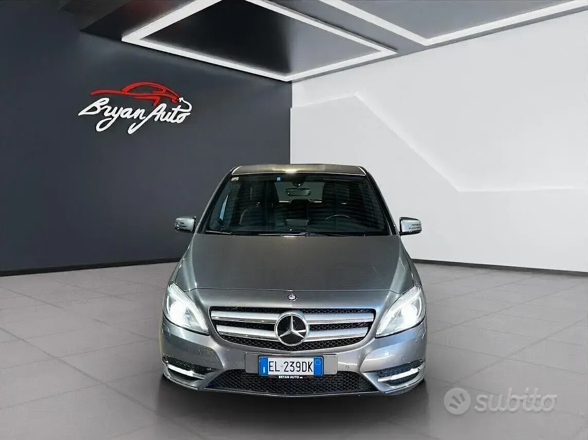 Käytetty Mercedes B200 Premium 156 HP (114 kW) 2012 Harmaa Tila-auto