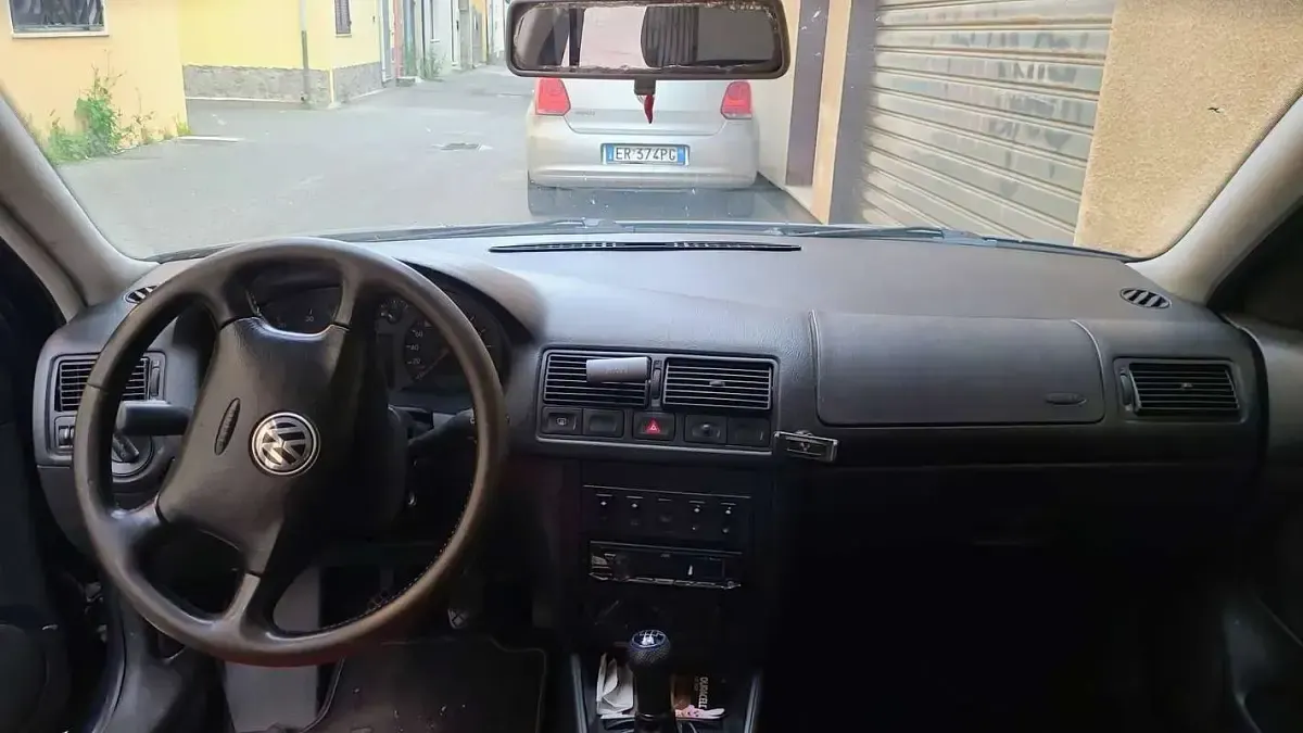 Usata VW Golf IV 90 CV (66 kW) 2003 Blu/azzurro Berlina