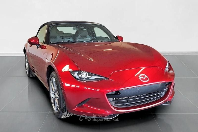 Nuova Mazda MX5 Exclusive-Line 133 CV (97 kW) 2026 Soul red crystal Cabrio