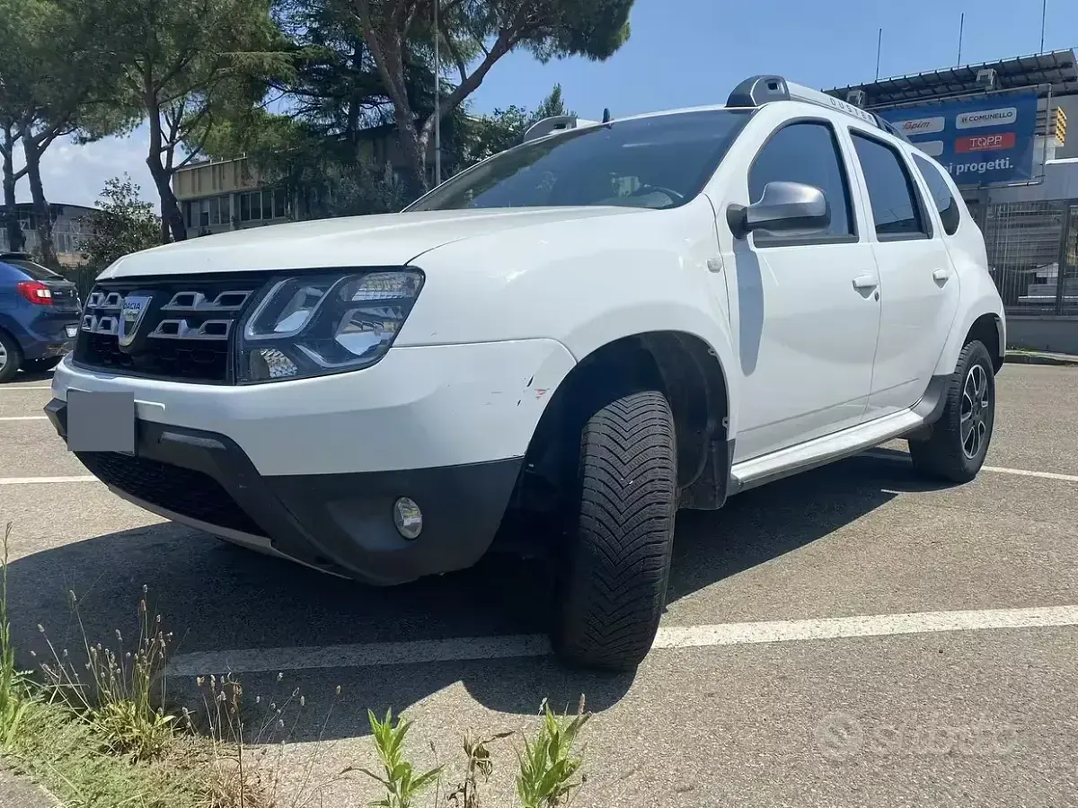 Usata Dacia Duster Lauréate 109 CV (80 kW) 2016 Bianco SUV
