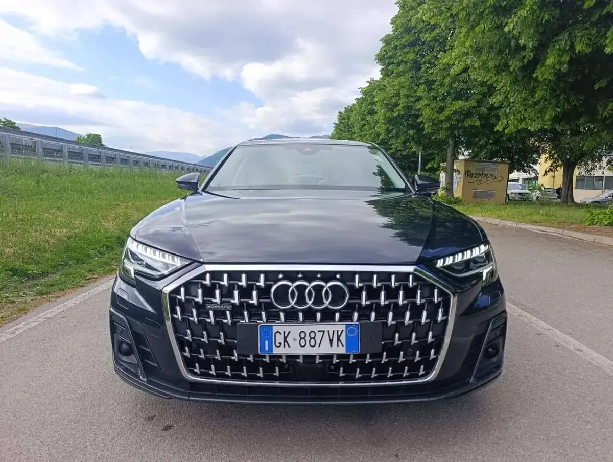 Usata Audi A8 Ambiente 286 CV (210 kW) 2022 Blu/azzurro Berlina
