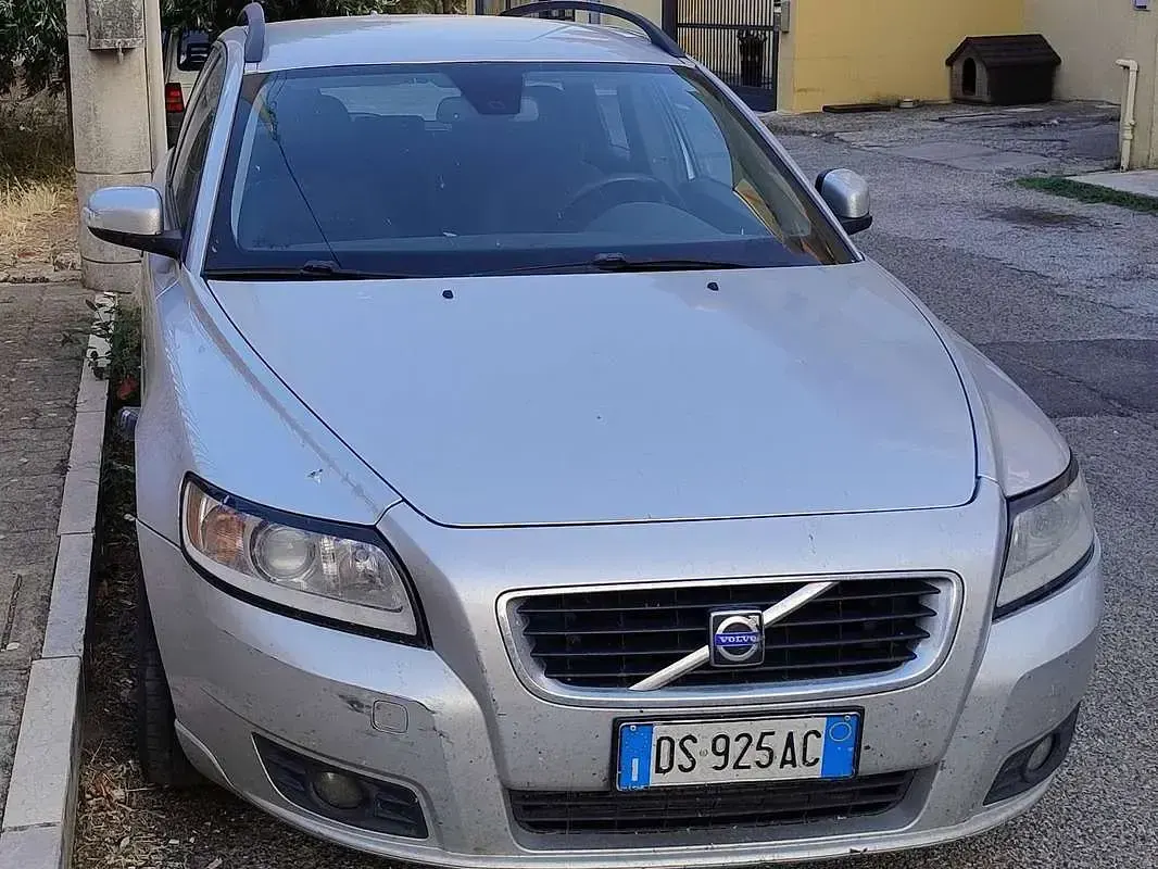 Usata Volvo V50 Momentum 109 CV (80 kW) 2008 Argento Station wagon