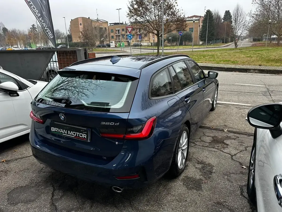 Usata BMW 320 Luxury Line 190 CV (139 kW) 2021 Blu Station wagon