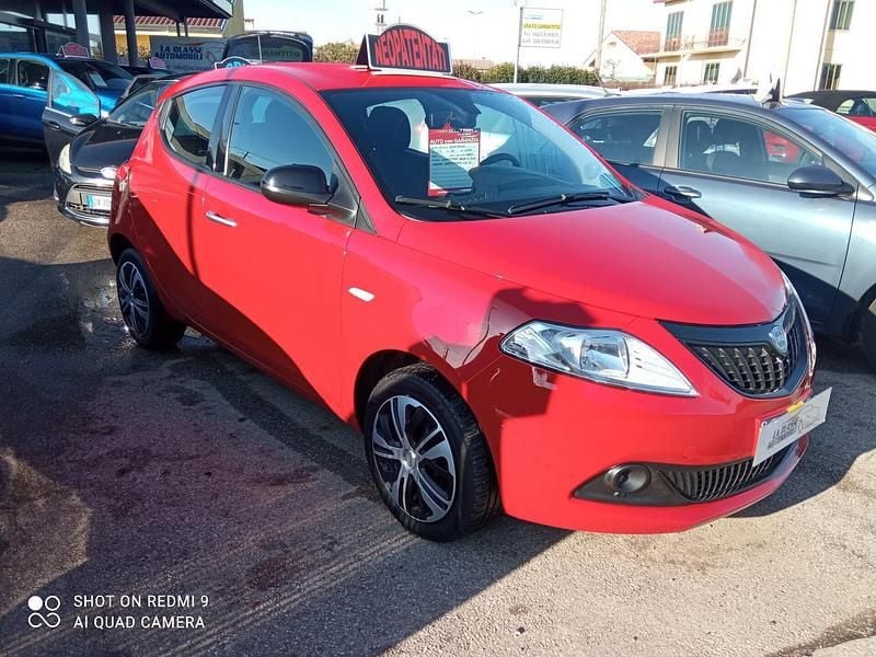 Rosso Usata 2023 Lancia Ypsilon Gold Utilitaria | 9490 € (Super prezzo) - Immagine 1/4