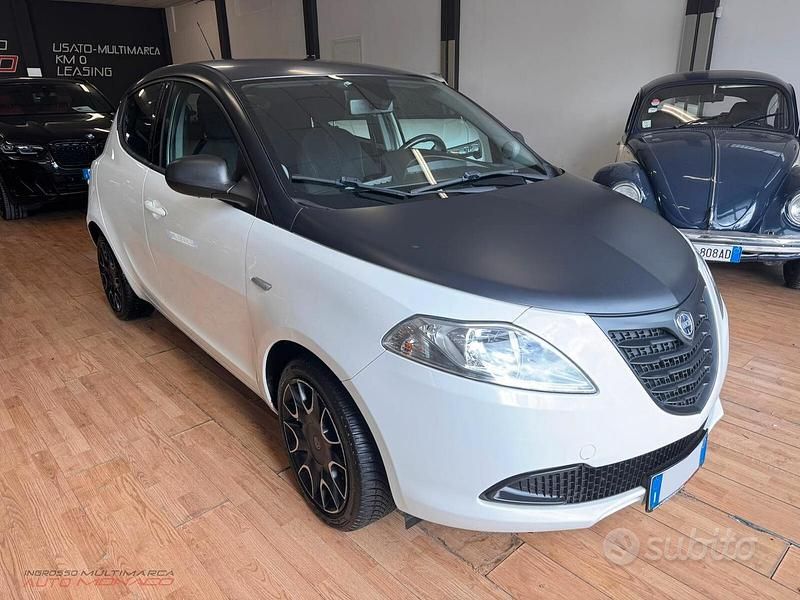 Usata Lancia Ypsilon 95 CV (69 kW) 2014 Bianco Utilitaria