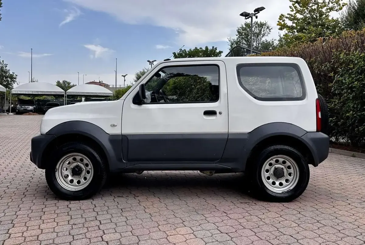 Usata Suzuki Jimny 86 CV (63 kW) 2018 Bianco SUV