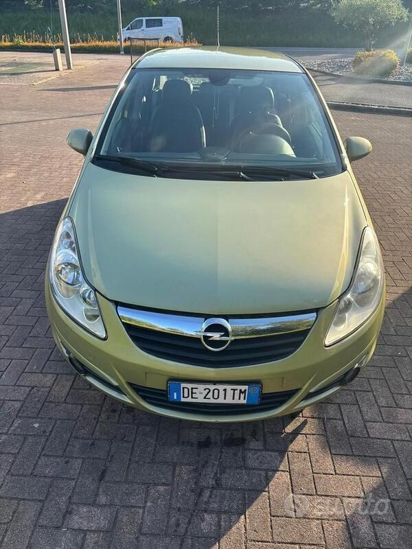 Usata Opel Corsa 80 CV (58 kW) 2007 Verde Utilitaria