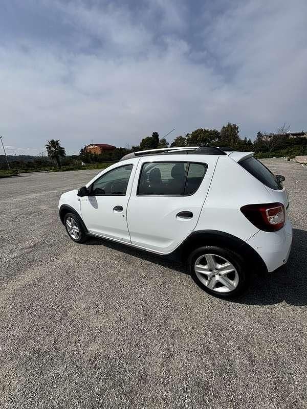 Usata Dacia Sandero Prestige 90 CV (66 kW) 2016 Berlina