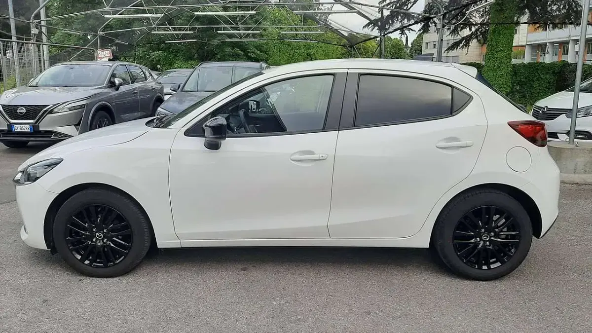 Usata Mazda 2 75 CV (55 kW) 2023 Bianco Utilitaria