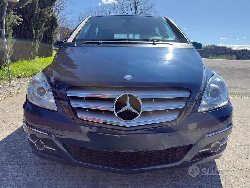 Usata Mercedes B180 Premium 140 CV (102 kW) 2011 Blu Monovolume