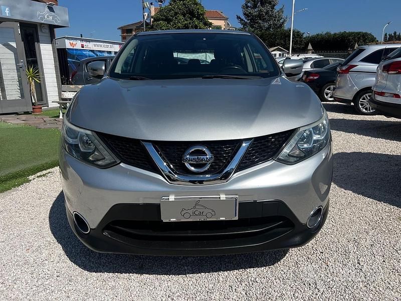 Usata Nissan Qashqai Acenta 110 CV (80 kW) 2017 Grigio SUV