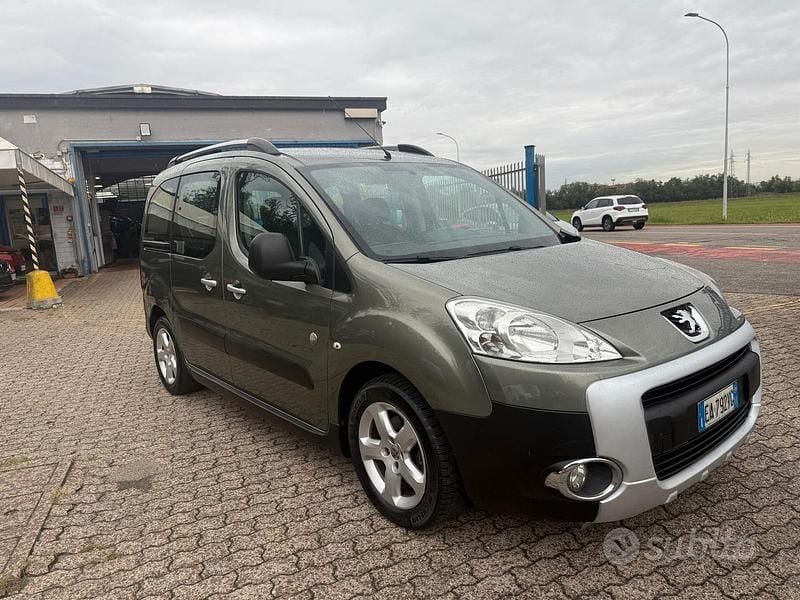 Usata Peugeot Partner Tepee Outdoor 90 CV (66 kW) 2010 Verde Monovolume