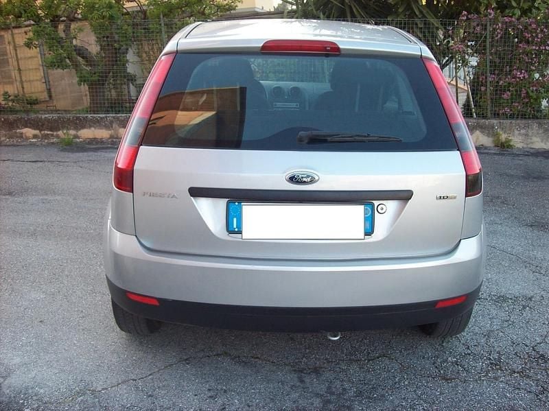 Gebraucht Ford Fiesta 68 PS (50 kW) 2004 Silber Kleinwagen