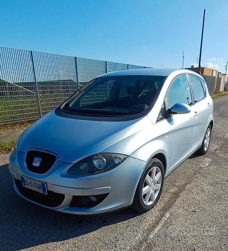 Grigio Usata 2008 Seat Altea Monovolume | 2500 € (Ottimo prezzo) - Immagine 1/4