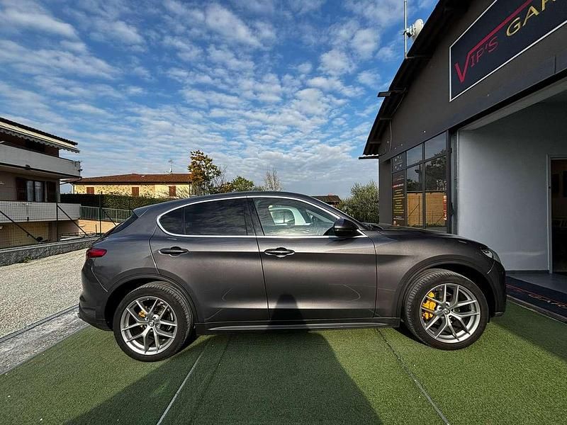 Usata Alfa Romeo Stelvio 209 CV (153 kW) 2017 Grigio SUV