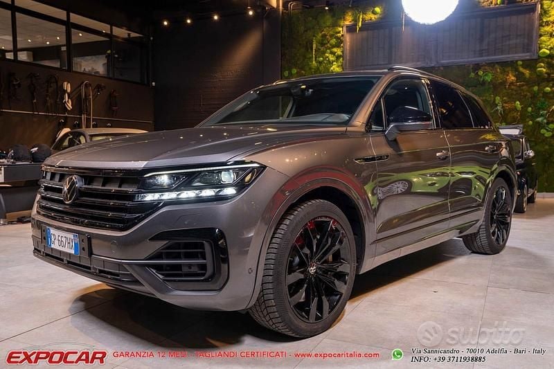 Usata VW Touareg R 462 CV (339 kW) 2023 Grigio SUV